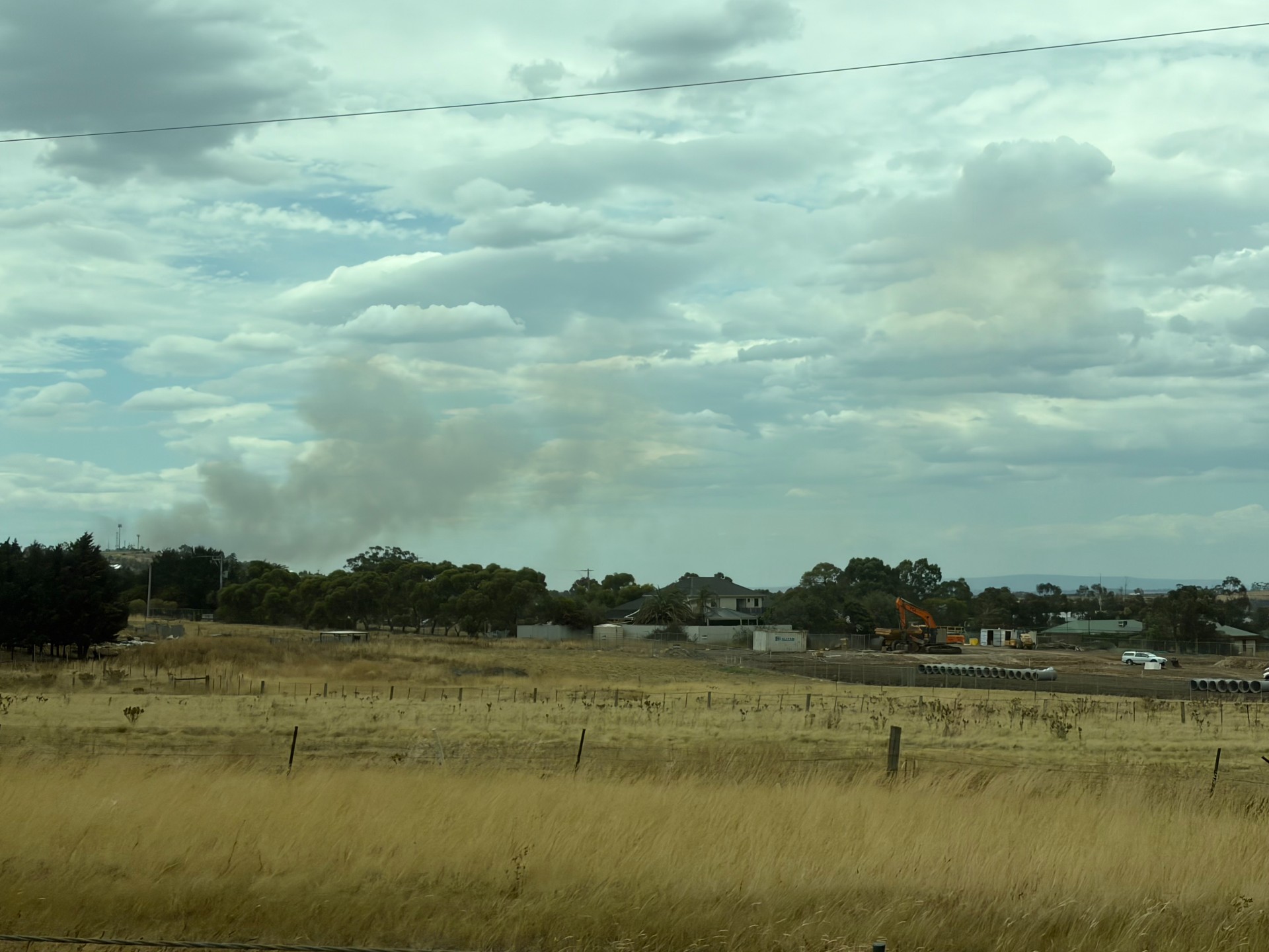 Emergency warning issued for grassfire north of Melbourne