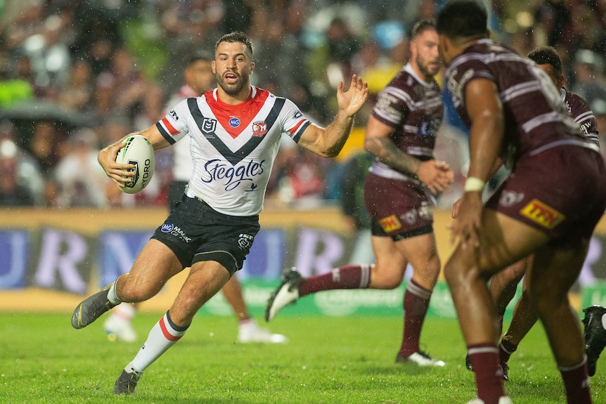 James Tedesco jinks in his run with the ball for the Sydney Roosters in an NRL match against the Manly Sea Eagles