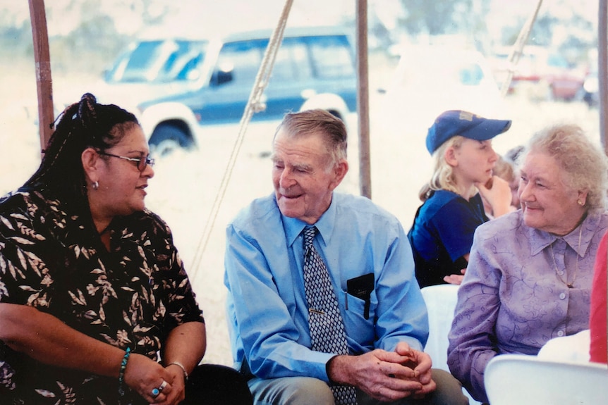Ben Gilbert (centre) at the hand over of Gummingurru in 2000