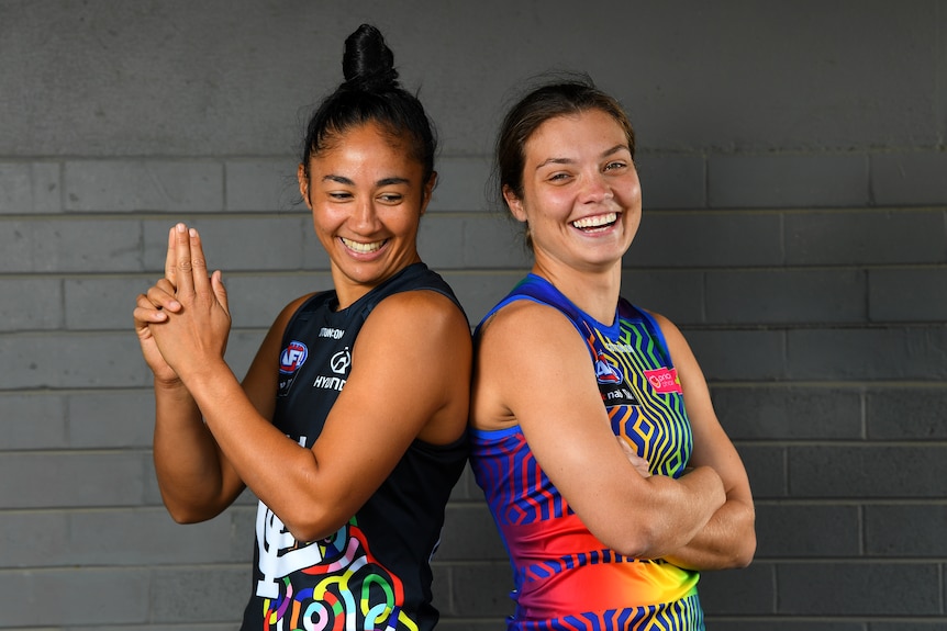Western Bulldogs Ellie Blackburn and Carltons Darcy Vescio pose back-to-back during a press conference