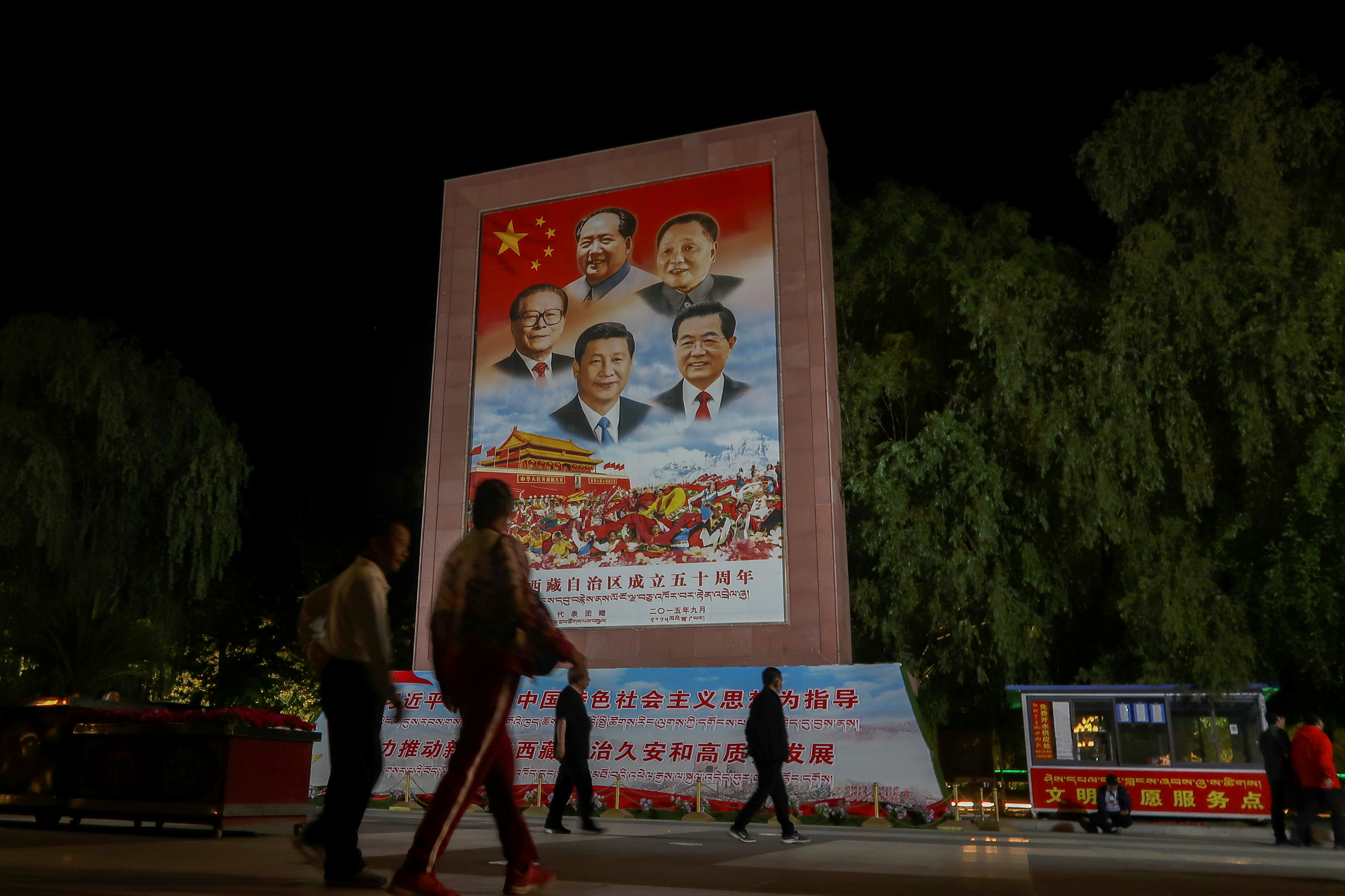 中国领导人大幅海报。