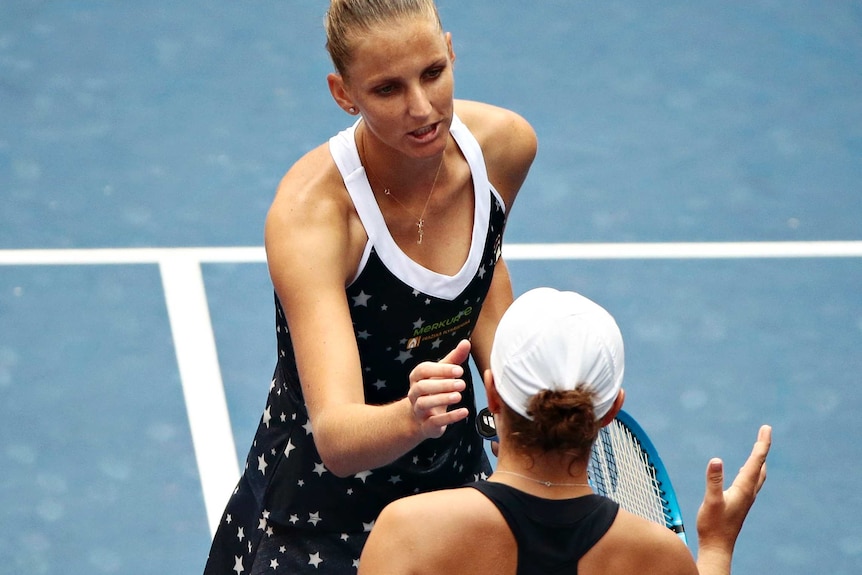 Karolina Pliskova and Ash Barty shake hands