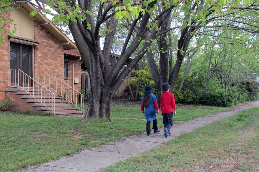 Radburn town planning is known for its green walkways to shops and schools to encourage pedestrians.