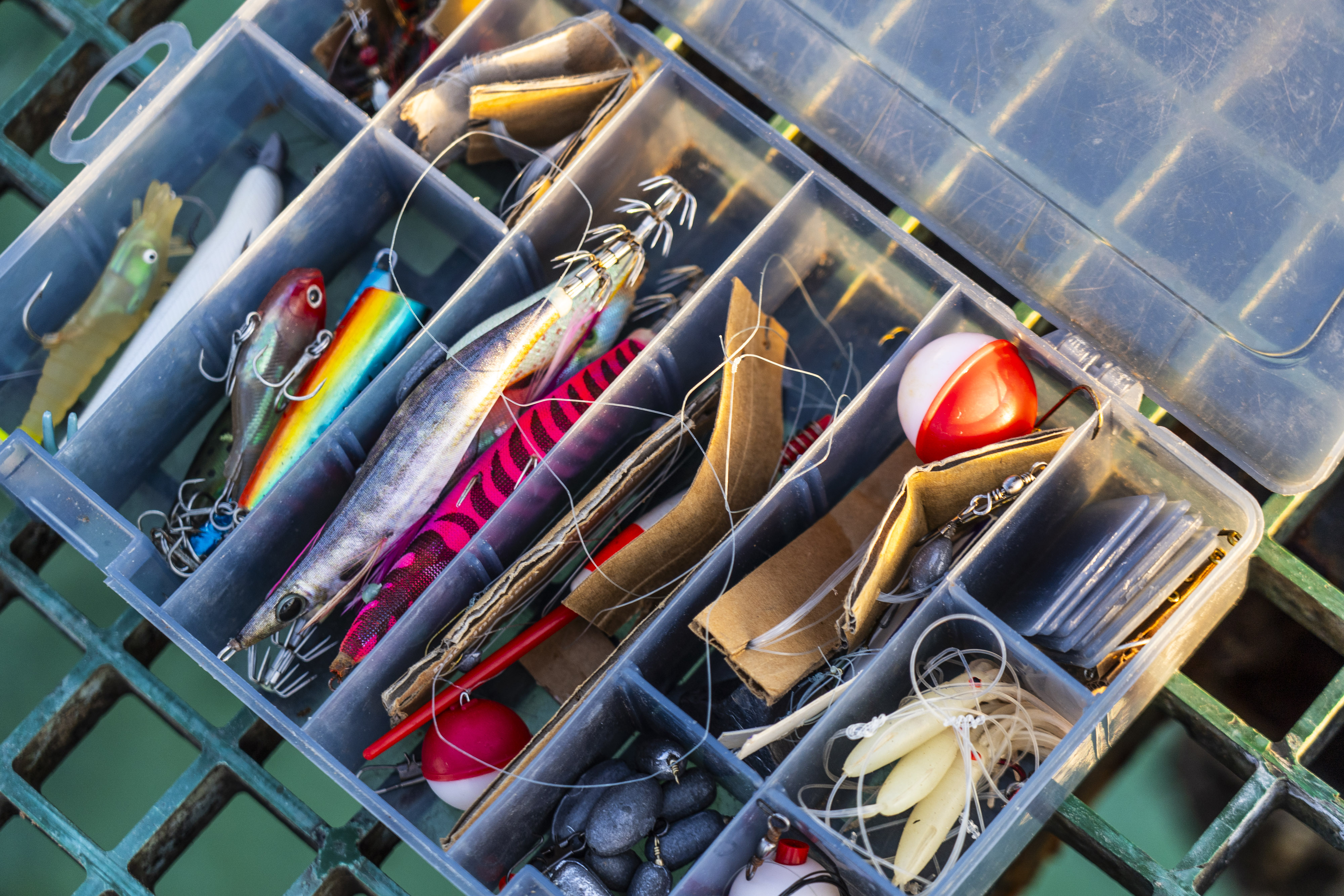 Local de atração colorido em uma caixa de equipamento.