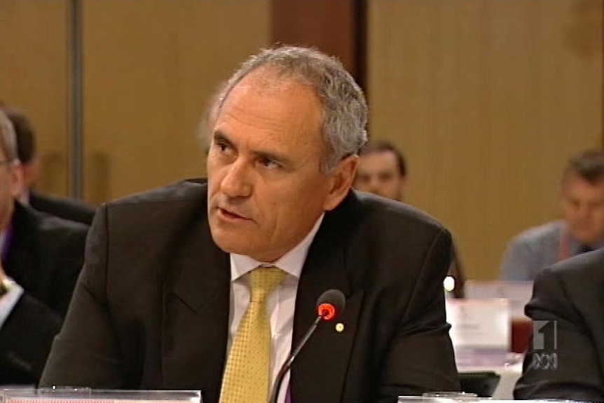 Ken Henry at the tax forum (Lateline Business)