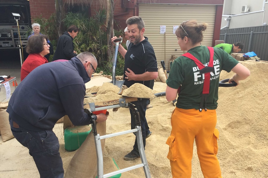 People arrive to fill sandbags at the Burnside CFS.