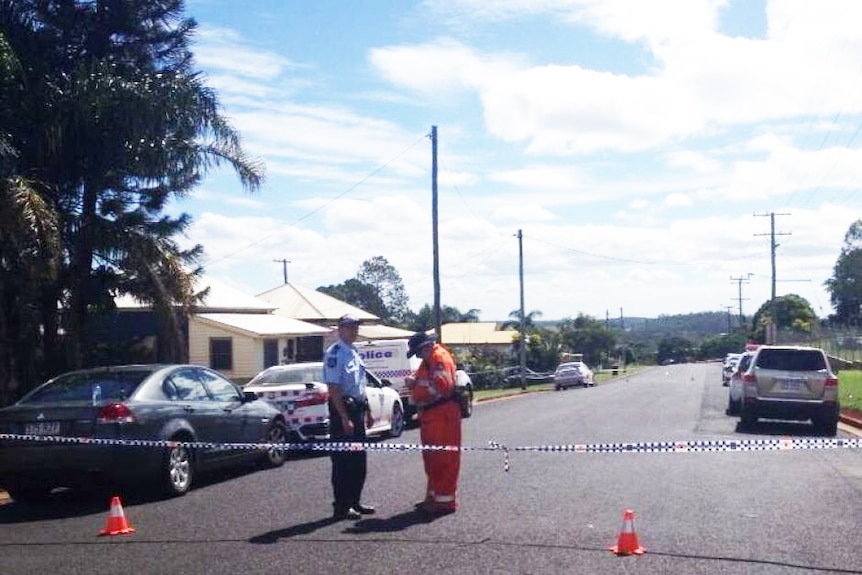 Police and the SES search at Childers for missing 3-year-old Chloe Campbell.