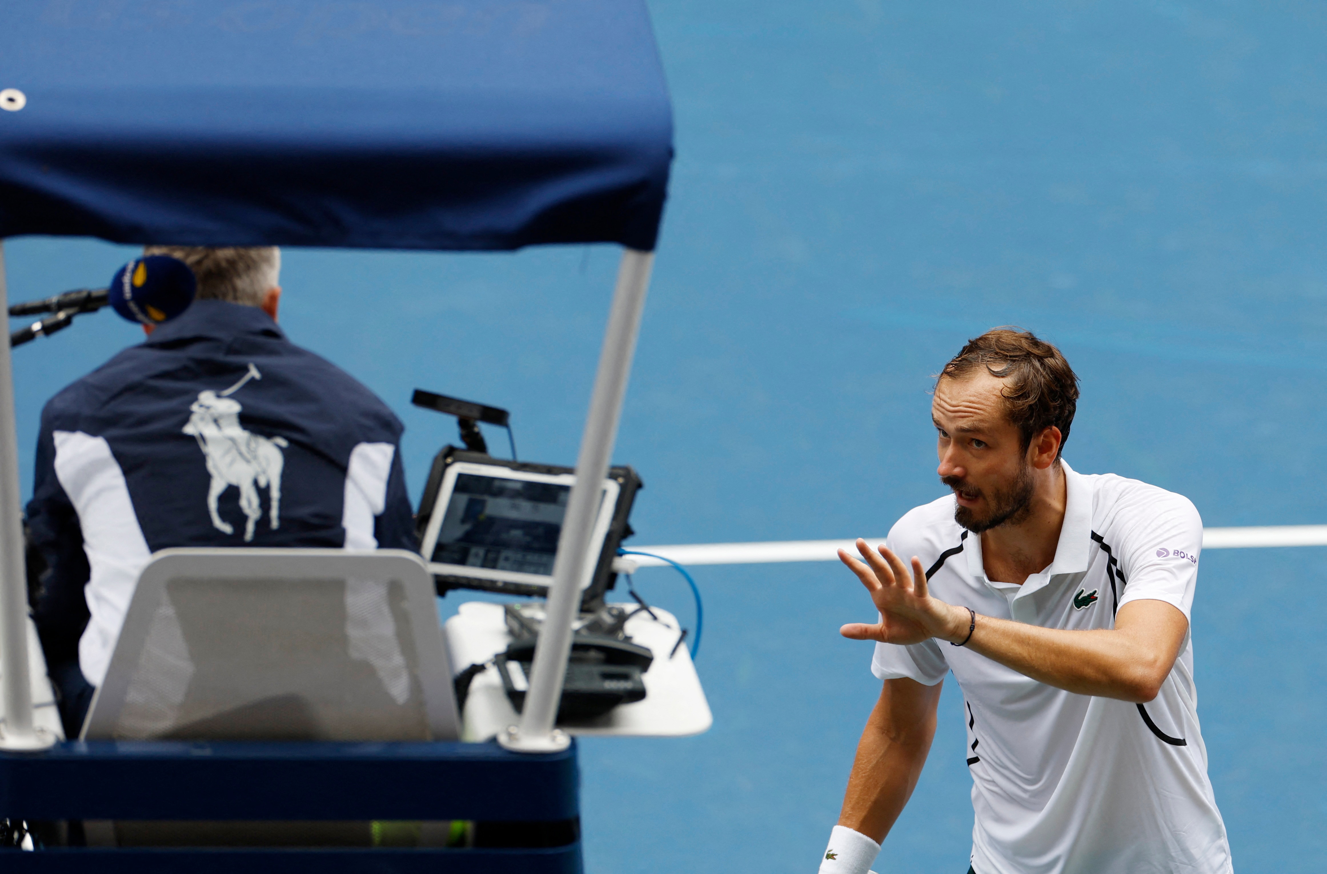 Daniil Medvedev talks to the umpire