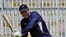 Brad Haddin bats in nets during Australia A tour of India