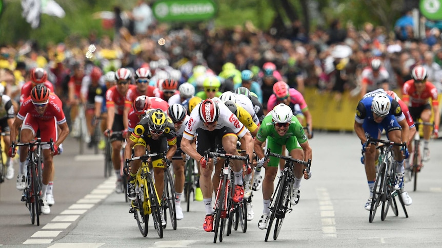 Mark Cavendish edges Andre Greipel in Tour de France third stage