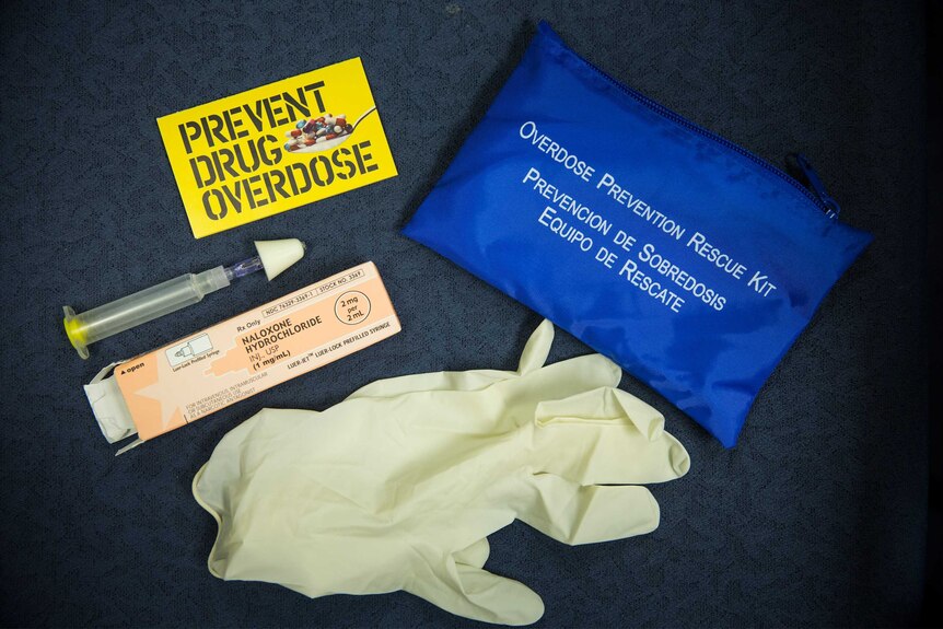 New York police officers carry opioid overdose kits