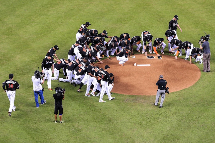 Marlins players pay tribute to Jose Fernandez