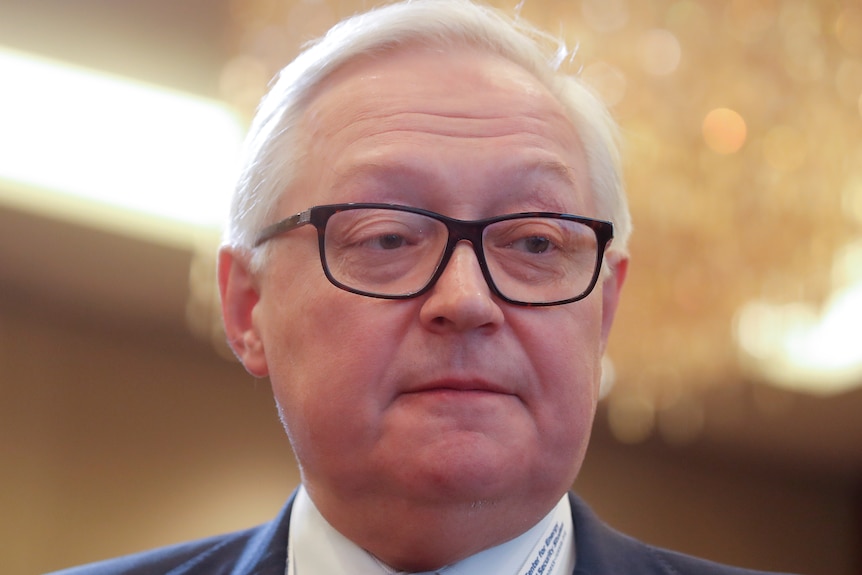 Il vice ministro degli Esteri russo Sergei Ryabkov partecipa a una conferenza