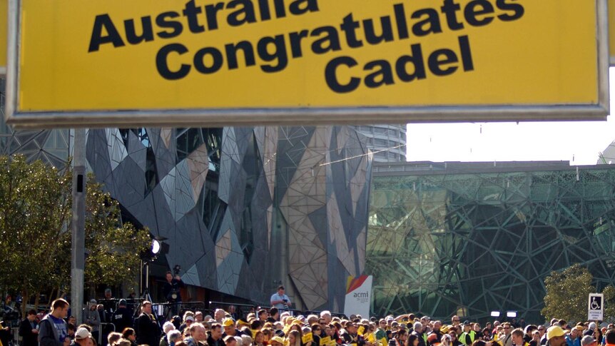Crowd waits for Cadel Evans at Federation Square
