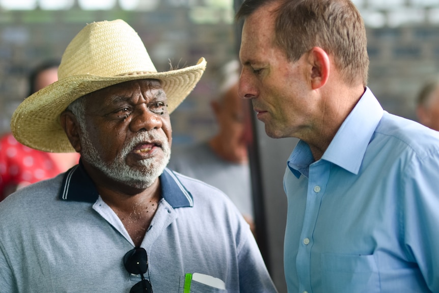 Tony Abbott talks to an opponent of the Wild Rivers legislation at the Ashgrove shopping centre.