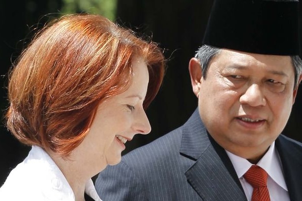 Prime Minister Julia Gillard talks with Indonesian president Susilo Bambang Yudhoyono