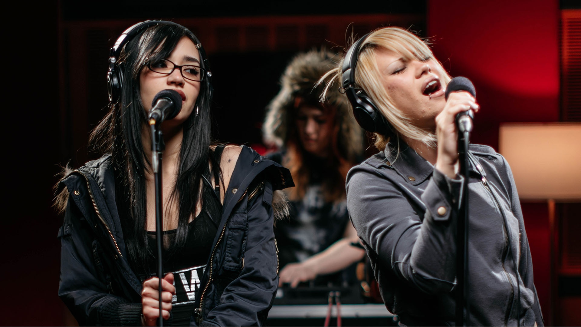 Cat & Calmell cover The Veronicas' '4ever' for Like A Version