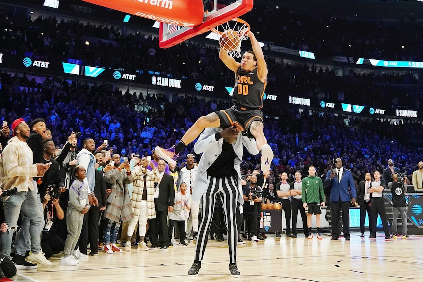 Aaron Gordon leaps over Tacko Fall in the dunk contest