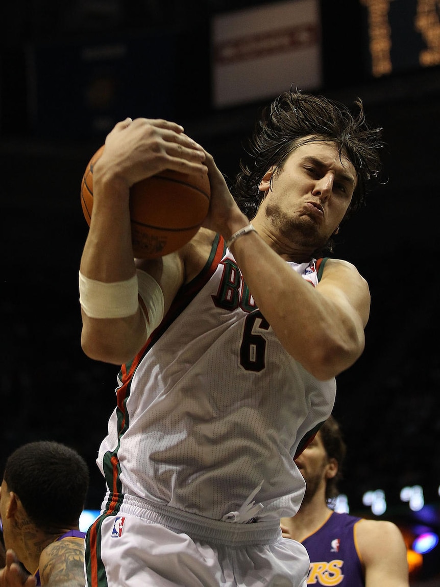 Bogut cleans the glass