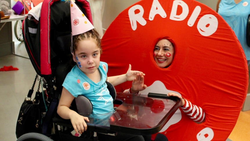 Miss Lollipop (Radio Lollipop Mascot) and patient Kaitlyn Spraggon in Brisbane.