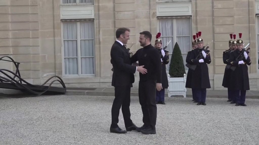 Macron greets Zelenskyy ahead of Ukraine talks - ABC News