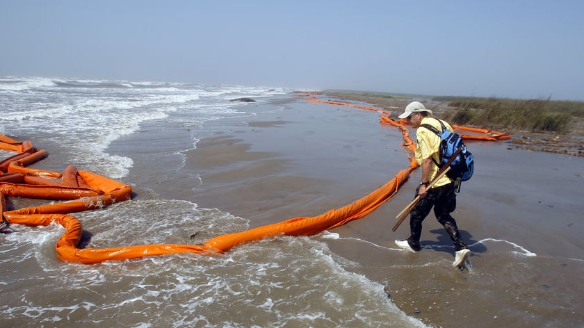 Twisted oil booms wash ashore