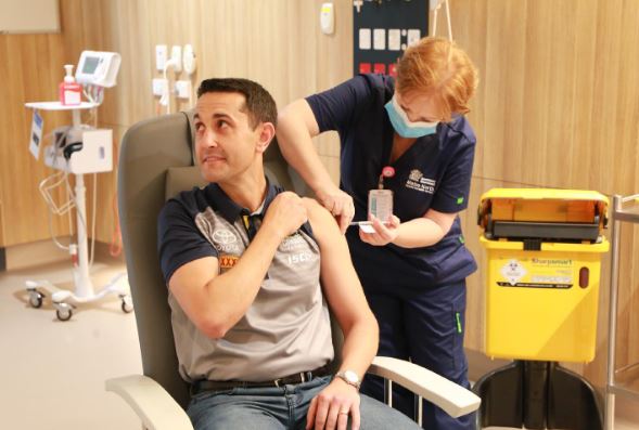 Vacina David Crisafulli COVID