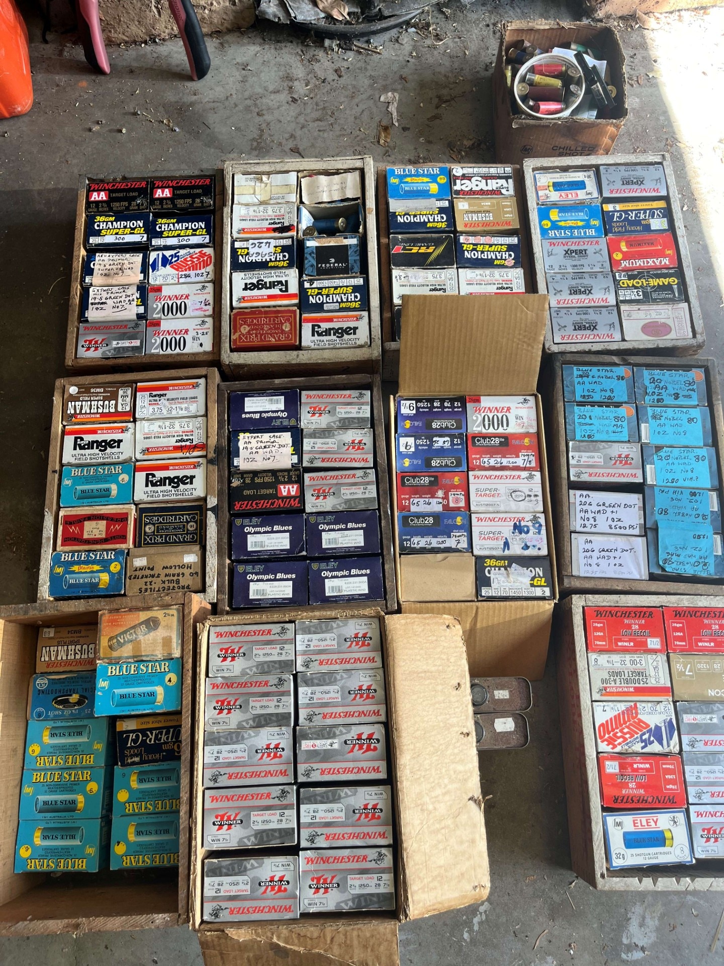 Abra cajas con cajas de municiones más pequeñas.