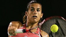 Amelie Mauresmo plays a backhand during her victory.