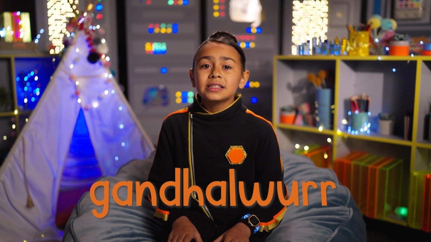 Willow from The Wonder Gang on set with the text "gandhalwurr" on the screen.