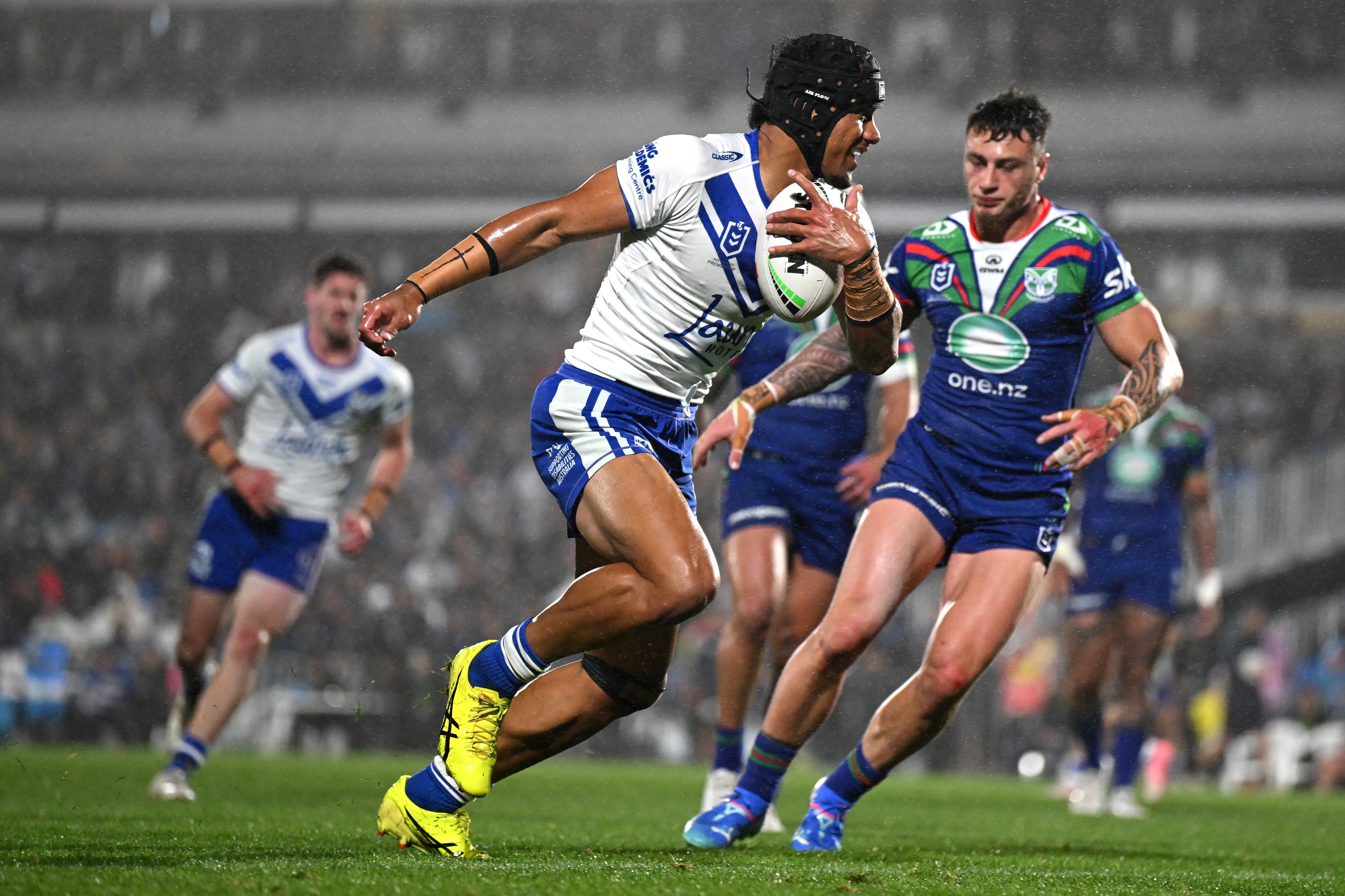 Live: Bulldogs fighting to keep top eight hopes alive