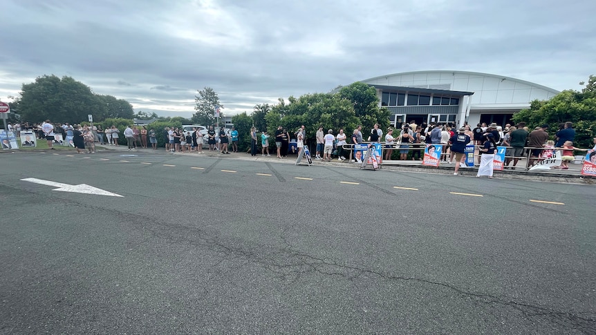 A long queue of people waiting to vote outside a Gold Coast school