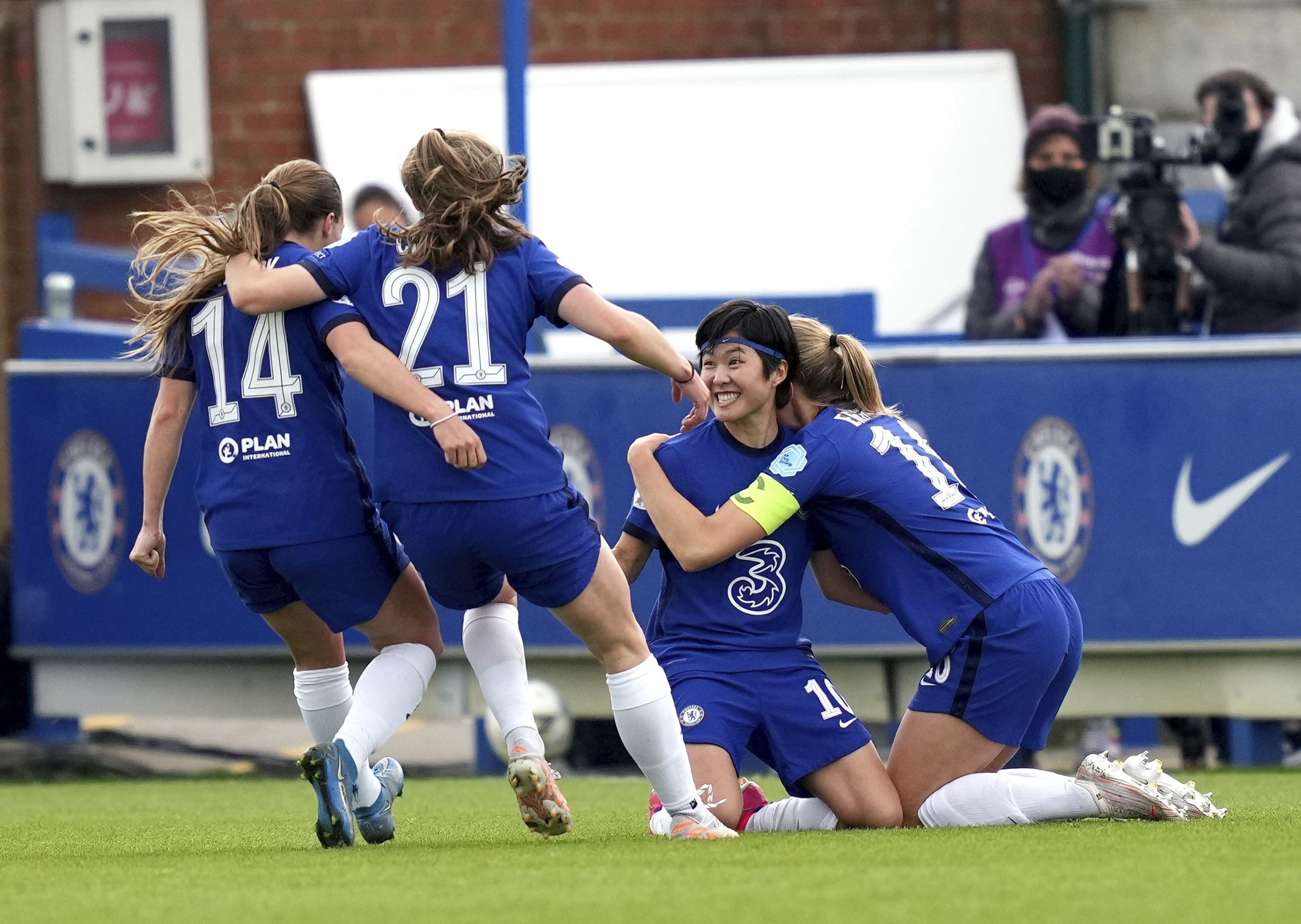 Sam Kerr's Chelsea Progress To Champions League Final With Win Over ...