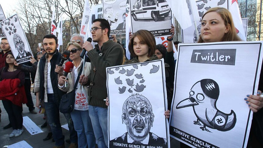 People protest against Turkey twitter ban