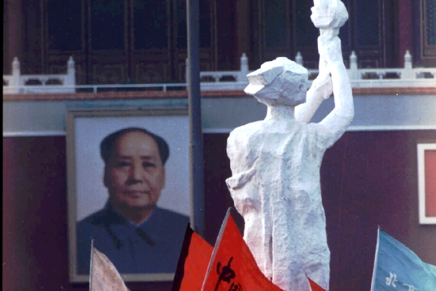 The portrait of Mao Zedong faces off a statue dubbed "The Goddess of Democracy" 