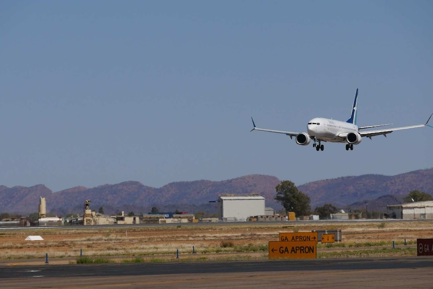 A Silk Air Boeing 737 MAX 8 approaches the runway at Alice Springs Airport.