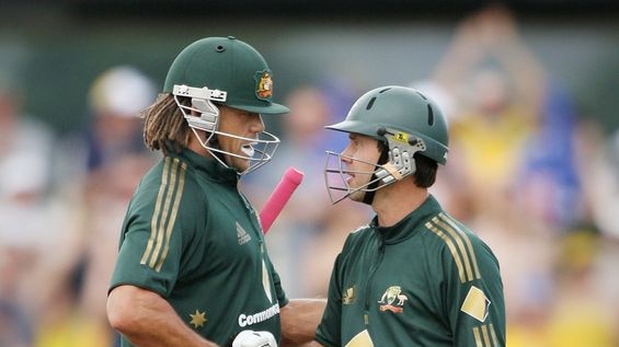 Ricky Ponting is congratulated by Andrew Symonds