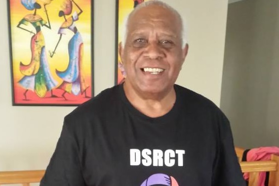 Fijian rugby league pioneer Amen Gutugutuwai wears a shirt supporting research for the cancer which claimed daughter Janice