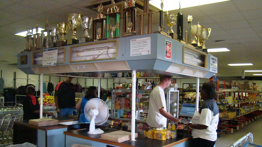 The running of shops in Yuendumu has split the community
