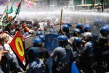 Police clash with anti-US protesters in Manila