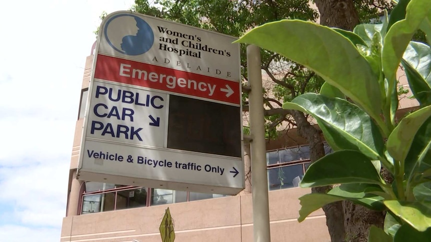 A sign saying Women's and Children's Hospital and public car park