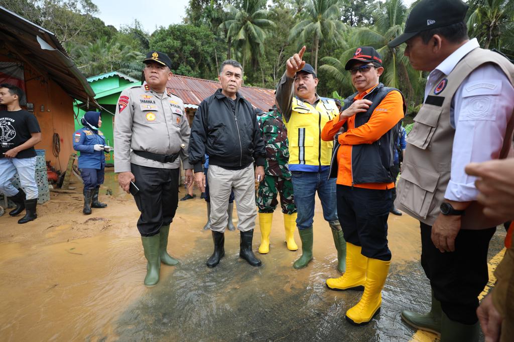 Pencarian 35 Orang Yang Hilang Karena Longsor Di Natuna Terus Dilakukan ...