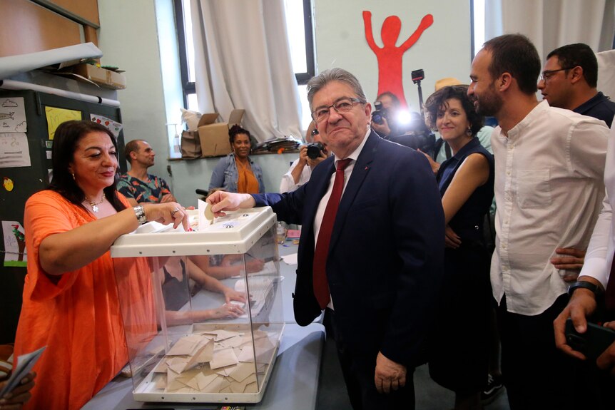 Jean-Luc Melenchon și-a exprimat votul la o secție de votare