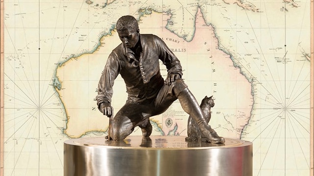 Statue explorer Matthew Flinders and his cat Trim.