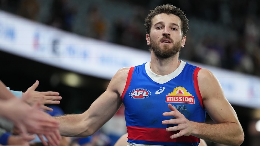 Western Bulldogs captain Marcus Bontempelli to have his back assessed after  leaving training early following tackle - ABC News