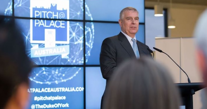 El príncipe Andrés con la UOW