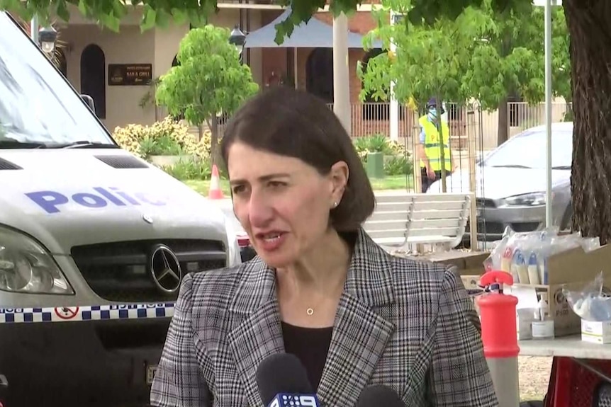 Gladys Berejiklian fronts the media at the NSW-Victoria border.