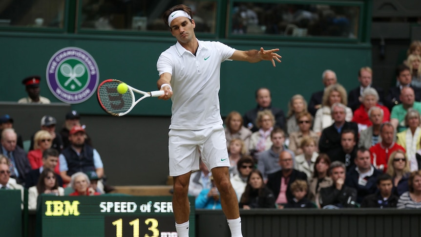 Federer plays a forehand at Wimbledon