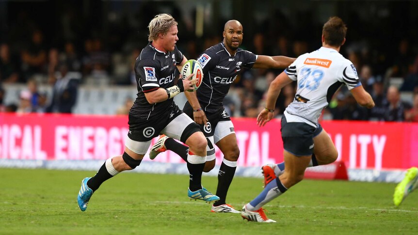 Renaldo Bothma with the ball for the Sharks against the Western Force in Durban on March 28, 2015.