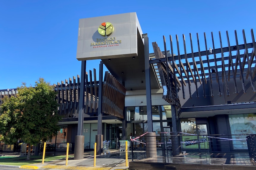 The outside of a shopping mall called Bendigo Marketplace.